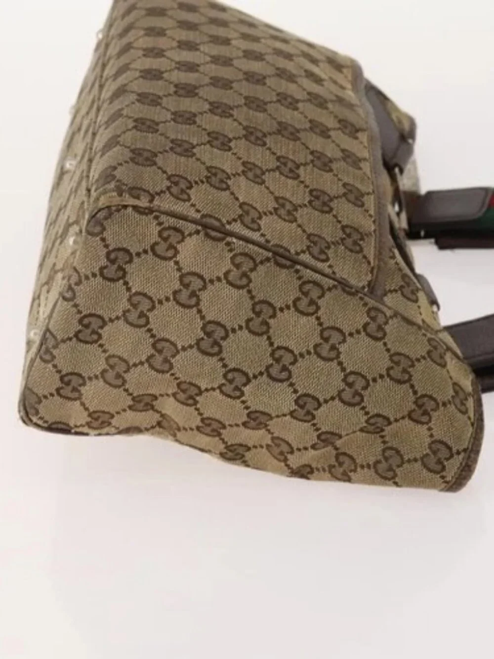 Gucci brand	gucci color	beige